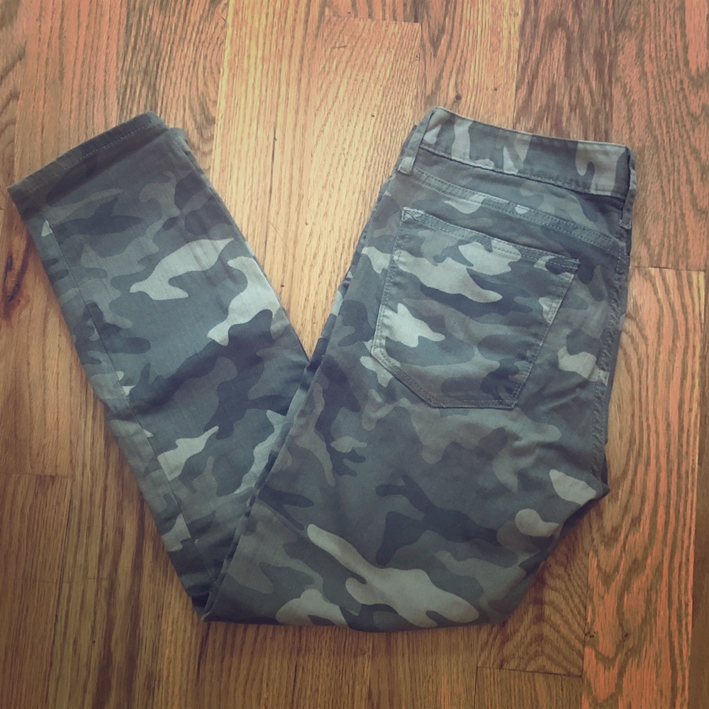 GAP cropped camo jeans